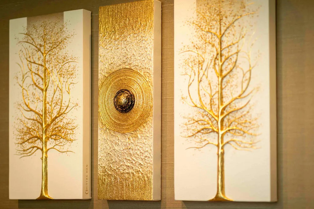 Drieluik met gouden bomen in reliëf